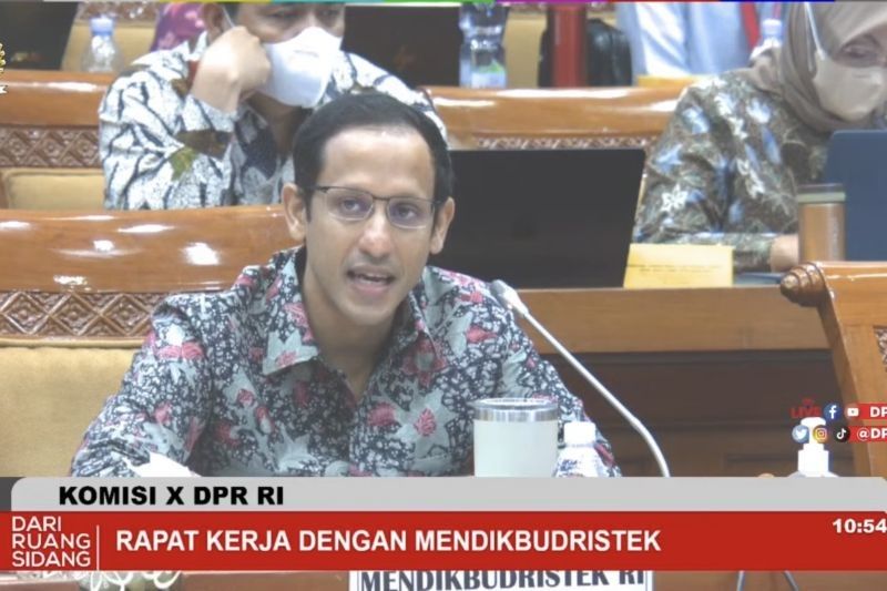 Mendikbudristek Nadiem Makarim sebut lebih dari 71 ribu sekolah formal terima bantuan TIK