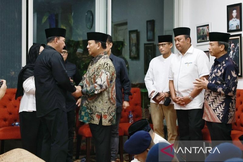 Prabowo Subianto melayat ke rumah duka Soedarno Hendroto