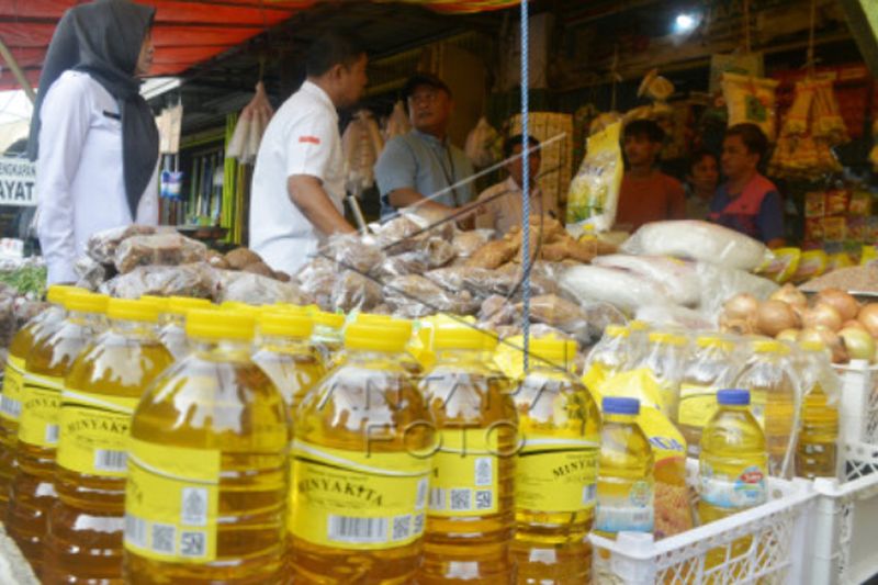 Sidak harga minyak goreng di Makassar