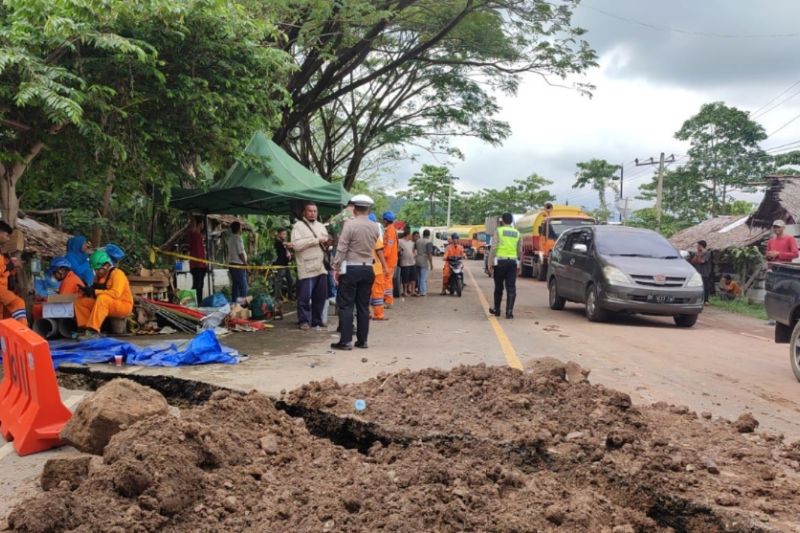 Polres Pidie: Jalan lintas Banda Aceh-Medan KM 81 rusak berat