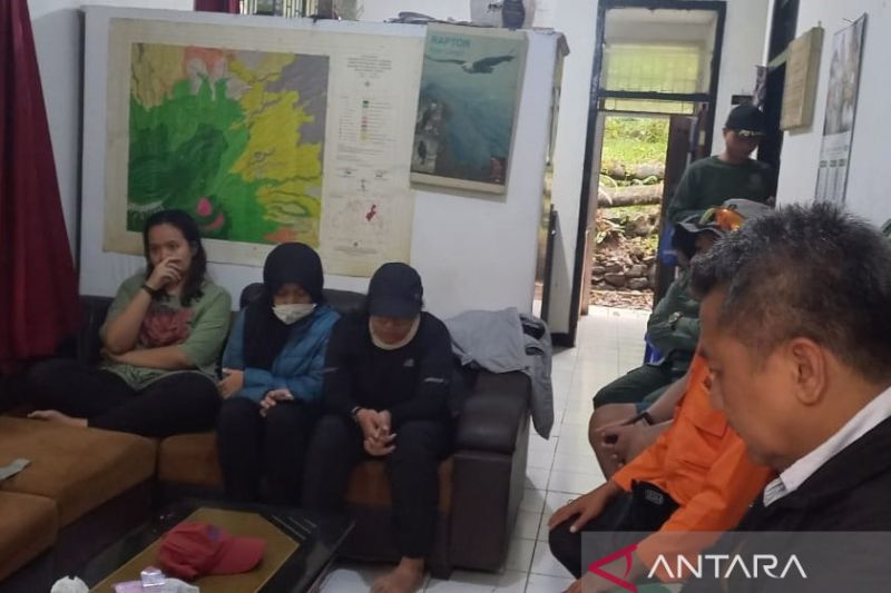Sembilan pendaki asal Jakarta disanksi selama dua tahun dilarang ke Gunung Gede