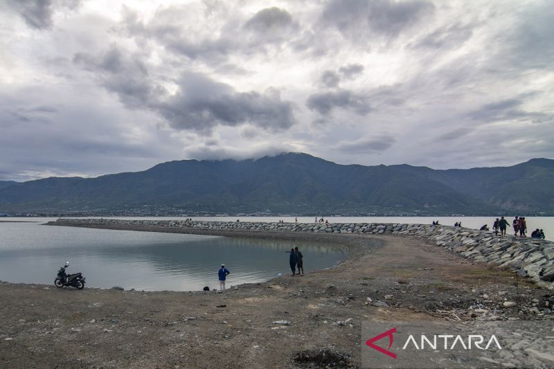 Revitalisasi Kawasan Wisata Pantai Teluk Palu