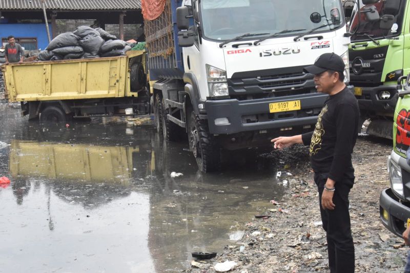 Anggota DPR RI tangani aduan kubangan air di Terminal Truk Sampah Kota Bandung