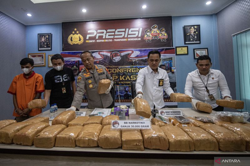 Polrestabes Palembang Gagalkan Pengiriman 30 Kg Ganja Asal Aceh