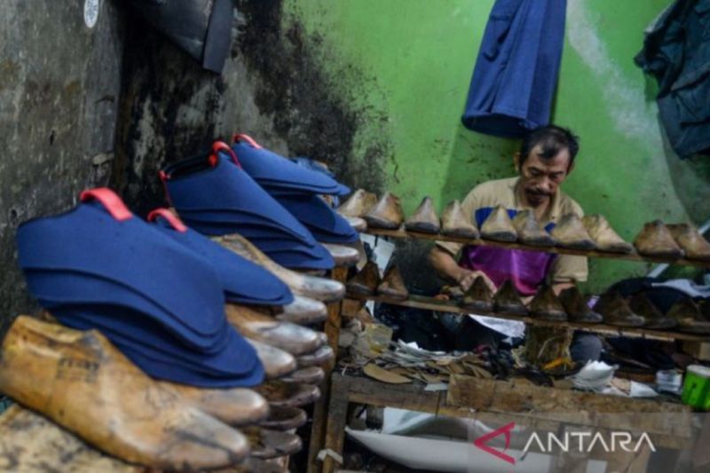 Jawa Barat siapkan strategi atasi masalah regenerasi perajin sepatu Cibaduyut