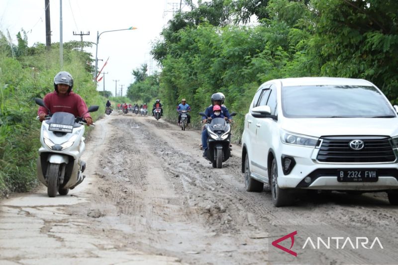 Pemkab Bekasi perbaiki jalan sepanjang 107 kilometer dengan anggaran Rp571 miliar