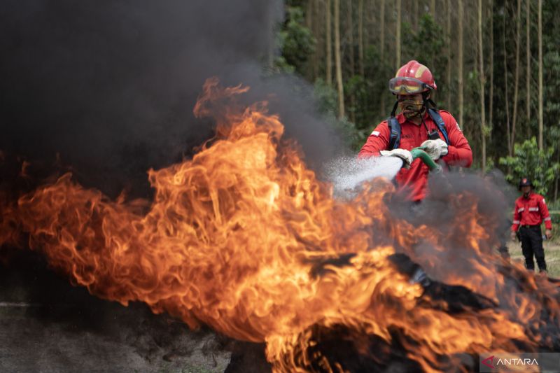 Simulasi Pemadaman Kebakaran Hutan dan Lahan