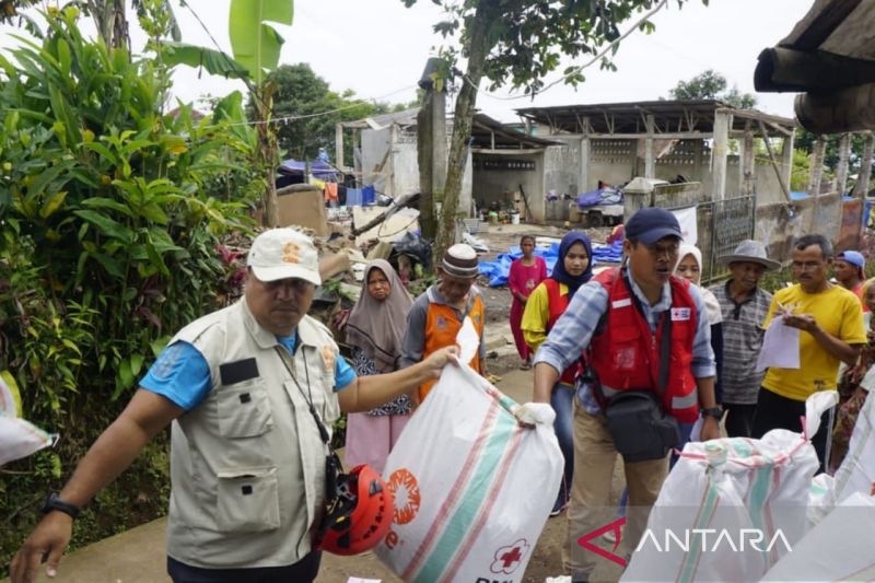 PMI salurkan 550 paket alat dapur dan rumah tangga untuk korban gempa Cianjur