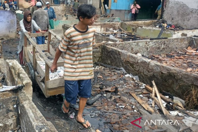 Bupati berupaya bangun kembali 25 rumah terbakar di Sukamenak Bandung