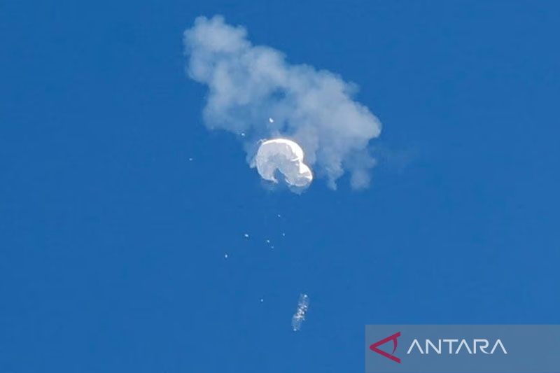 AS tanggapi insiden balon bagai orang “histeris”, kata China