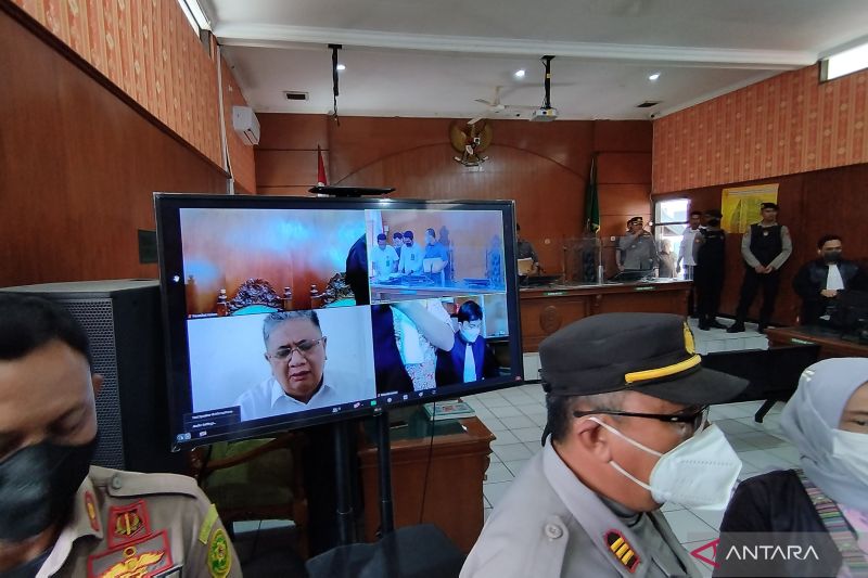Mantan Ketua DPRD Jabar Irfan Suryanagara divonis bebas PN Bale Bandung