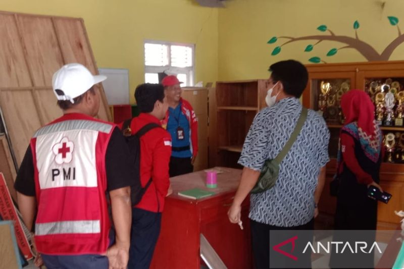 PMI DI Yogyakarta bantu renovasi sekolah dan masjid di Cianjur