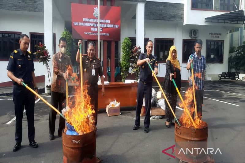 Kejari Boyolali musnahkan barang bukti 53 perkara inkrah