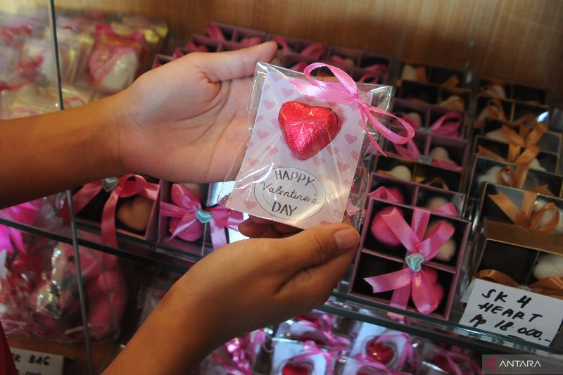 Permintaan Pernak Pernik Valentine Jelang Hari Kasih Sayang