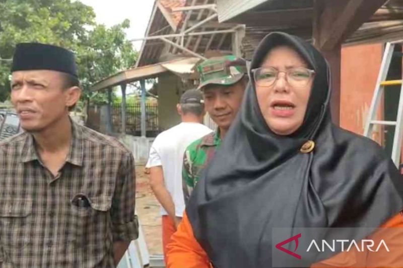 Puluhan rumah di Bekasi alami kerusakan diterjang angin kencang