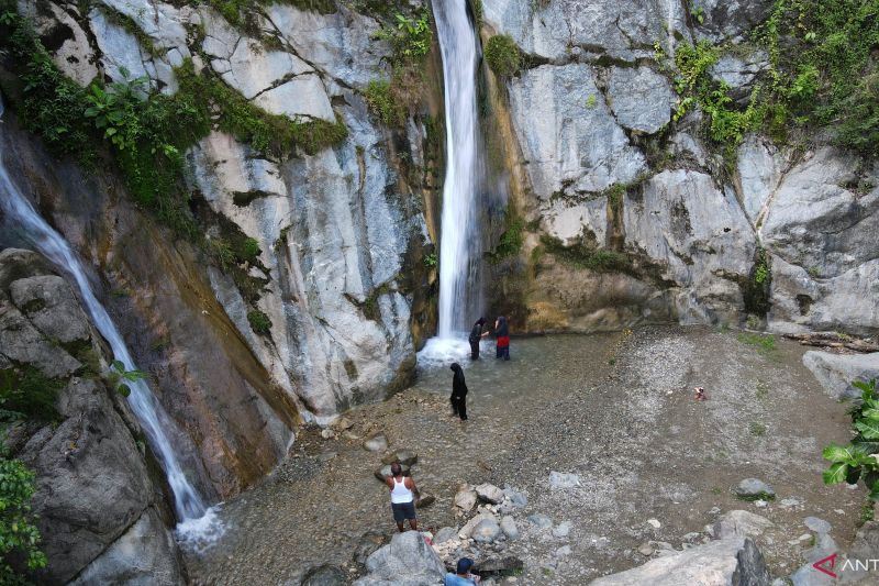 WISATA AIR TERJUN LOLI