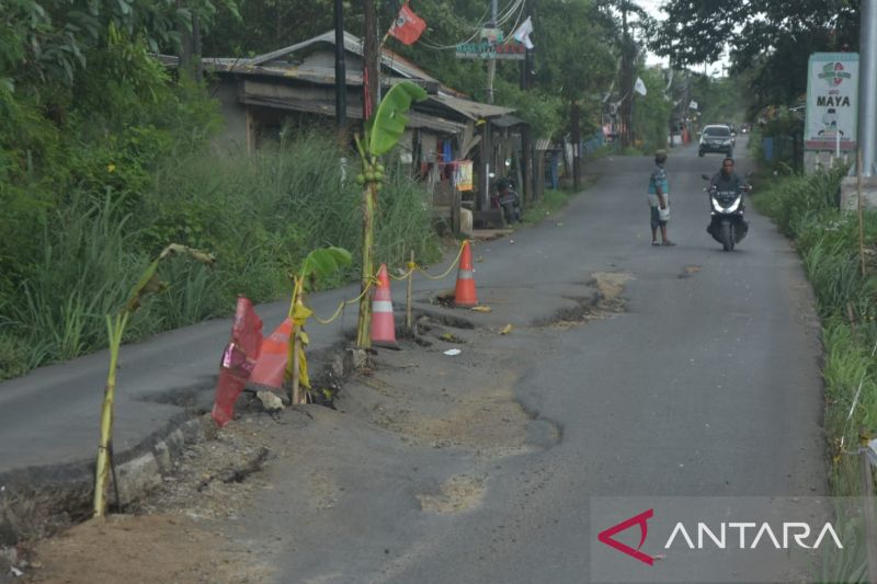 Pemkab Bekasi pastikan perbaikan jalan akses ke Gerbang Tol Gabus