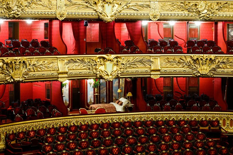 Airbnb beri tawaran menginap di gedung teater Palais Garnier Paris