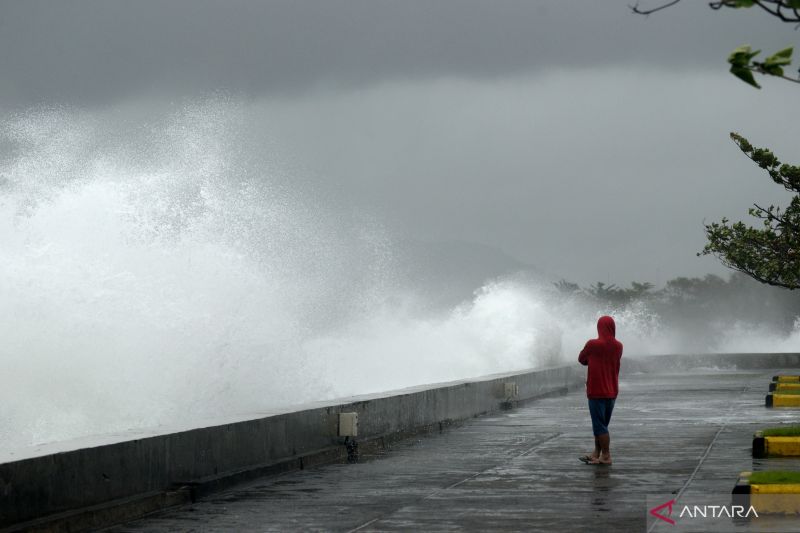 Waspadai gelombang tinggi hingga 4 meter di selatan Jabar pada 18-19 Februari