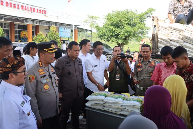 Polresta Cirebon komitmen awasi pendistribusian bahan pokok