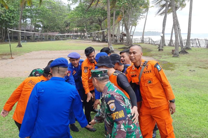 Tim SAR Cari Wisatawan Hilang Terseret Ombak Di Pantai Anyer - ANTARA News