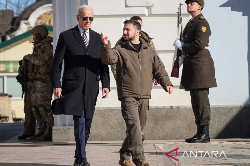 Biden tegaskan dukungan AS untuk Ukraina dan NATO
