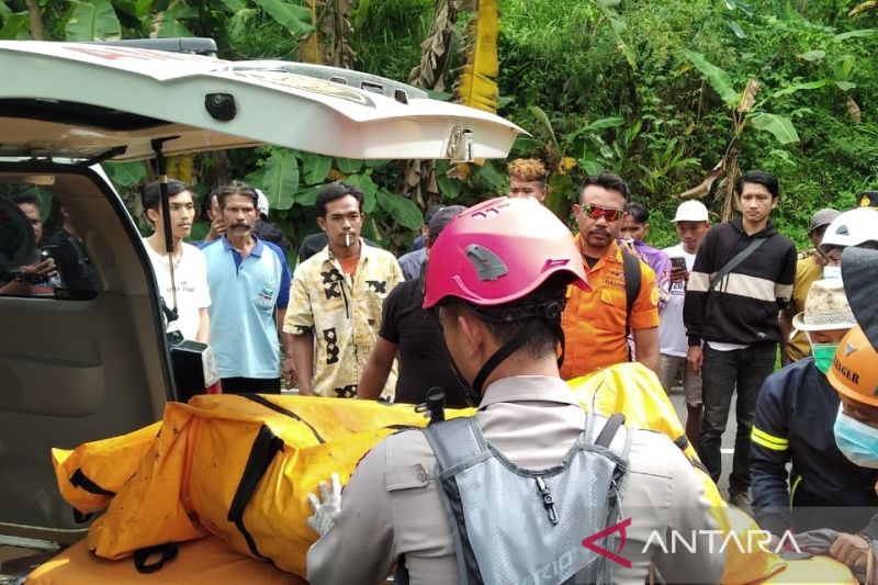 Tim SAR gabungan Cianjur temukan pasangan suami istri yang hanyut