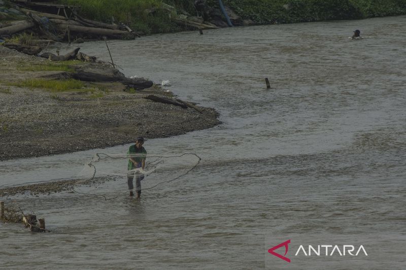 Pendangkalan sungai di Sunju, Sigi