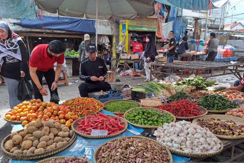 Harga sejumlah bahan pokok di Kota Bandung naik