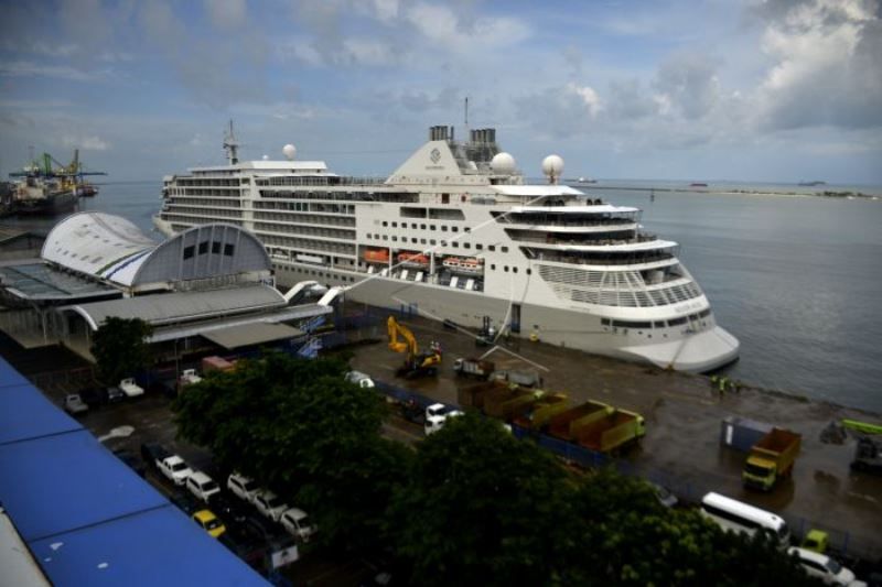 Kapal Pesiar MS Silver Muse Bersandar Di Makassar