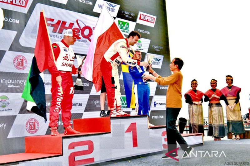 Jokowi lauds Lake Toba's F1 Powerboat despite some needed improvements - Vimarsana News