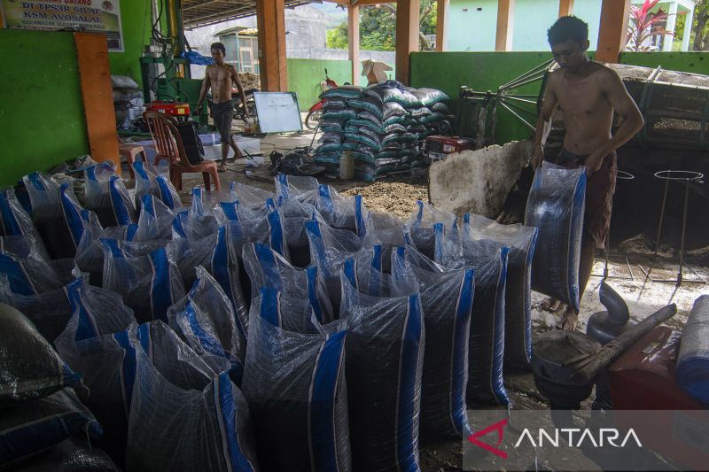 Pengolahan sampah organik menjadi pupuk kompos