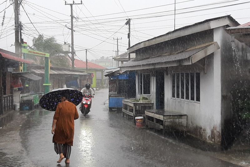 BMKG: Waspada hujan lebat dan angin kencang di Bintan hingga 7 Maret