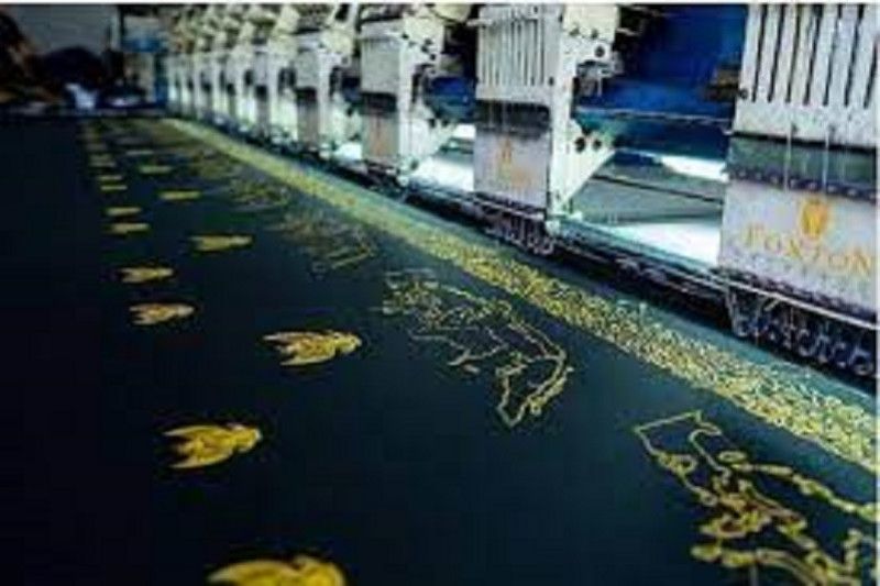 Sarung bordir diprediksi akan jadi tren fesyen pria di Ramadhan tahun ini