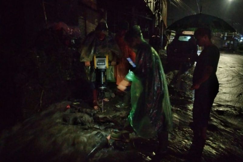 Banjir di jalan utama Garut akibat penyumbatan drainase, sebut BPBD