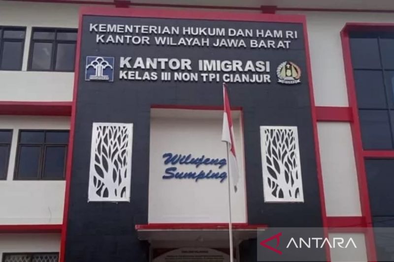 Perusahaan yang pekerjakan TKA di Cianjur wajib bantu keimigrasiannya