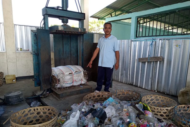 Bank Sampah Lisan Kota Mataram kekurangan sampah plastik