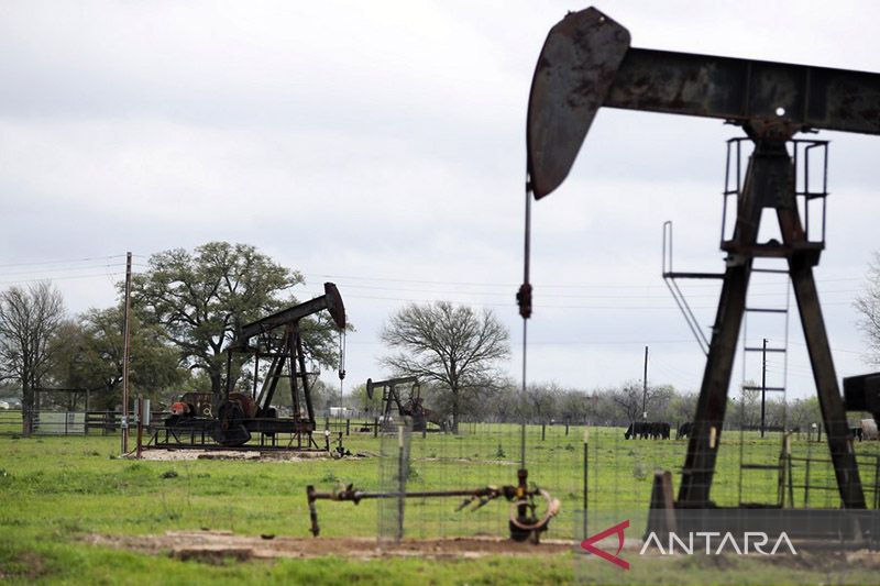 Harga minyak beragam di tengah data persediaan AS dan kekhawatiran ekonomi