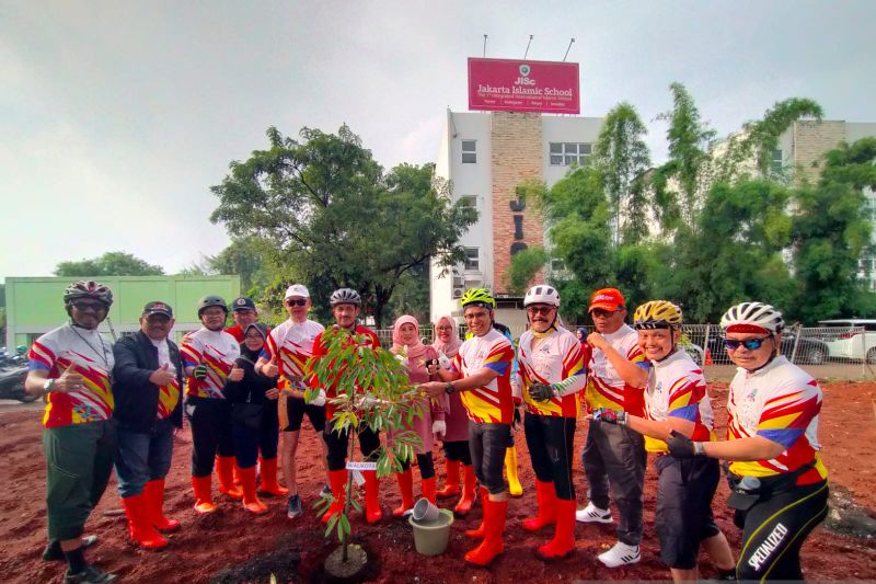 Komunitas KSI adakan gowes sambil tanam pohon di Jakarta