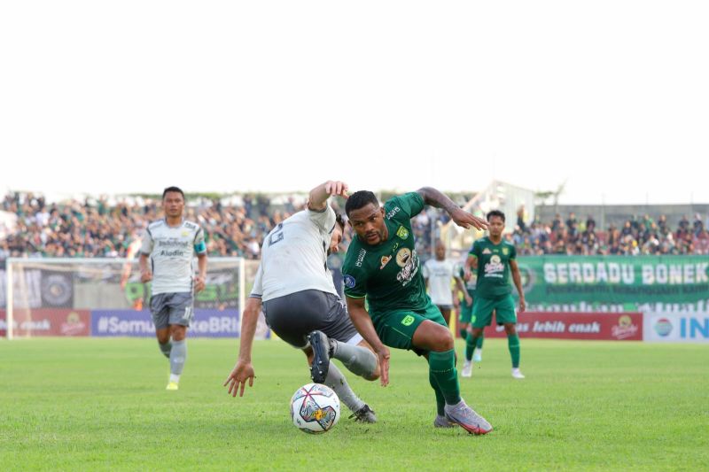 Persebaya Surabaya ditahan imbang Persib Bandung 2-2
