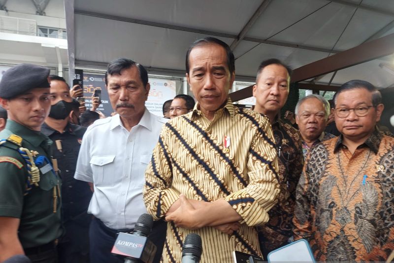 Presiden Jokowi minta jajaran TNI/Polri dukung produk dalam negeri