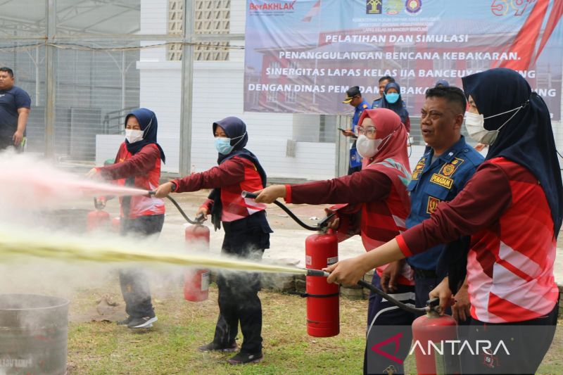 Lapas Banceuy  dan Diskar Bandung gelar simulasi cegah kebakaran