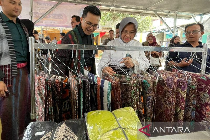 Kemenparekraf: Majalaya berpotensi jadi destinasi wisata sarung