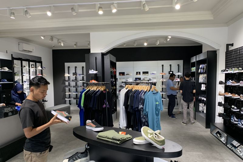 Unbasic buka gerai pertama di Padang layani kebutuhan Sneaker Original
