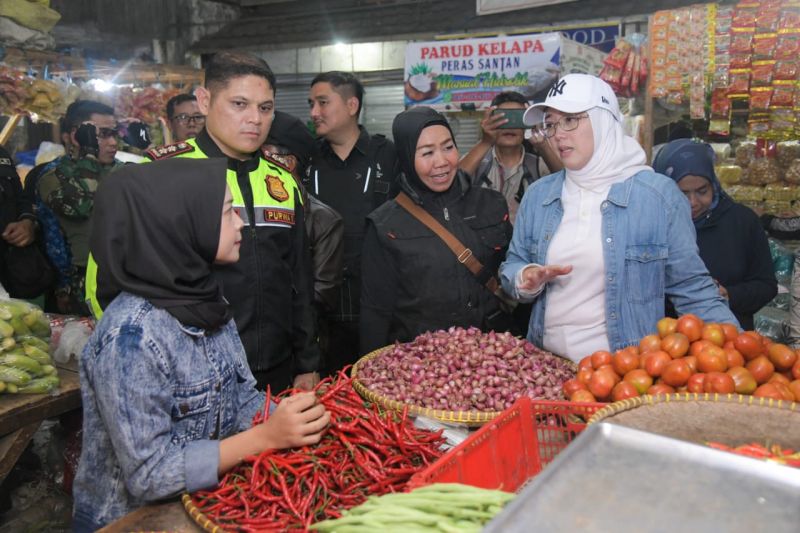 Bupati Purwakarta pastikan harga bahan pokok relatif stabil jelang Ramadhan
