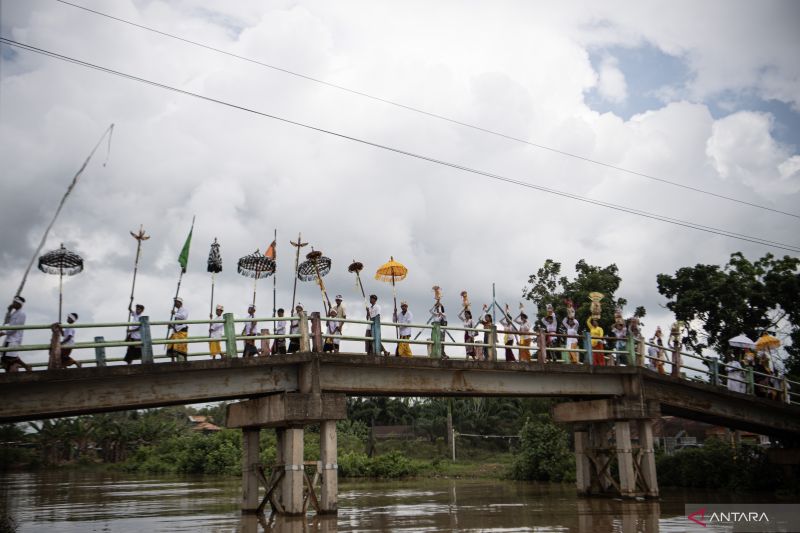 Upacara Melasti di Banyuasin Jelang Hari Raya Nyepi