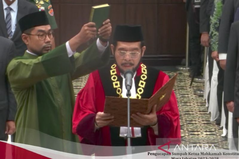Anwar Usman dan Saldi Isra resmi sebagai Ketua dan Wakil Ketua MK 2023 - 2028
