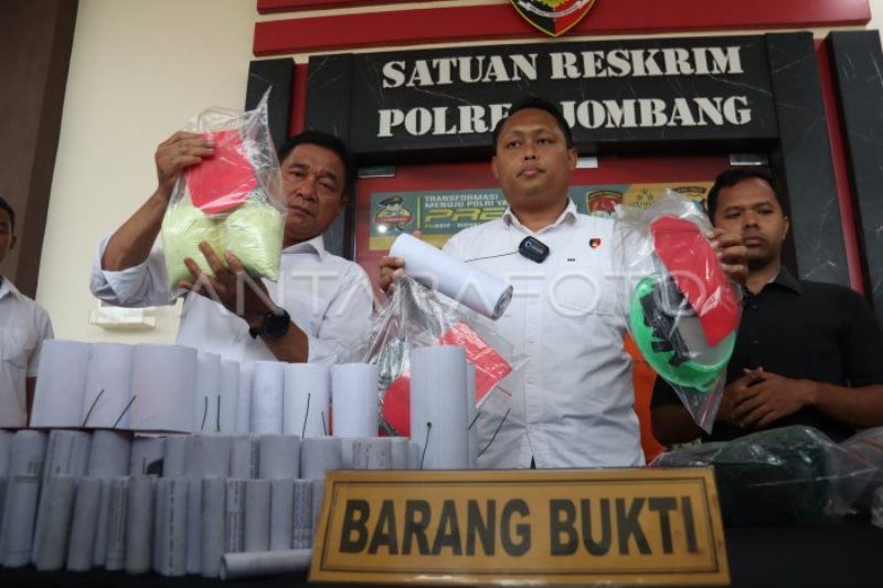 Penangkapan Penjual Petasan Di Jombang