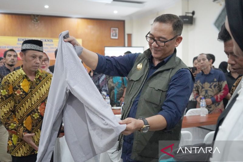 Bupati Bogor minta seluruh ASN gunakan seragam produk lokal