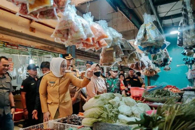 Pasokan kebutuhan pokok di Karawang aman jelang Ramadhan